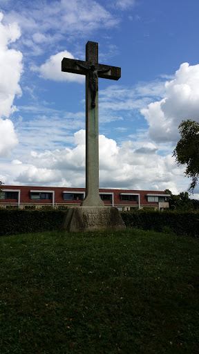 Old Monument Cross