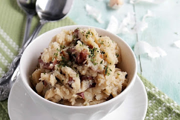 Slow Cooker Country Style Garlic Mashed Potatoes