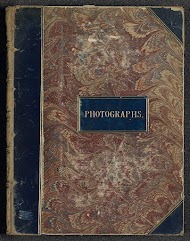 Engels familiealbum met foto's van personen, reizen, cricket en kunstwerken