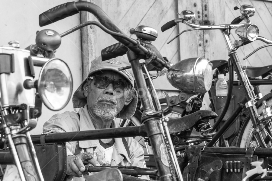 Witness of a generation by Christian Lukman - People Street & Candids