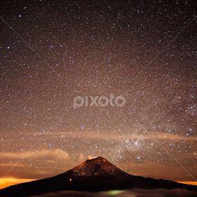 Stars by Alfredo Garciaferro Macchia - Landscapes Starscapes