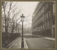 Drooggebleven straat met een dam tijdens de overstroming van Parijs