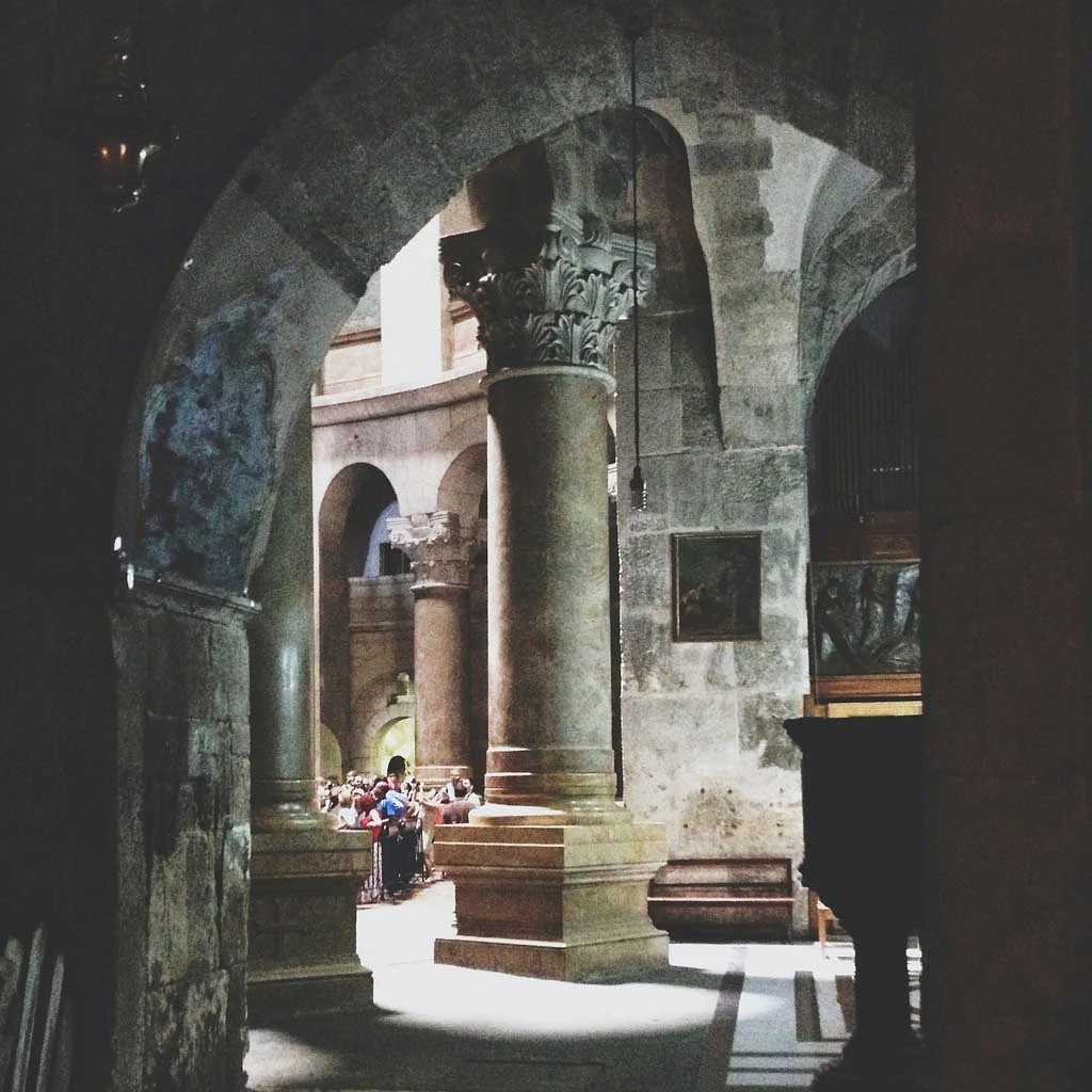 rotunda-church-arch-Jerusalem - The rotunda in the Church of the Holy Sepulchre, Jerusalem.