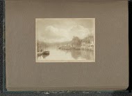 Gezicht op de Wijnhaven in Dordrecht met op de achtergrond de Sint-Bonifatiuskerk onder een wolkenlucht