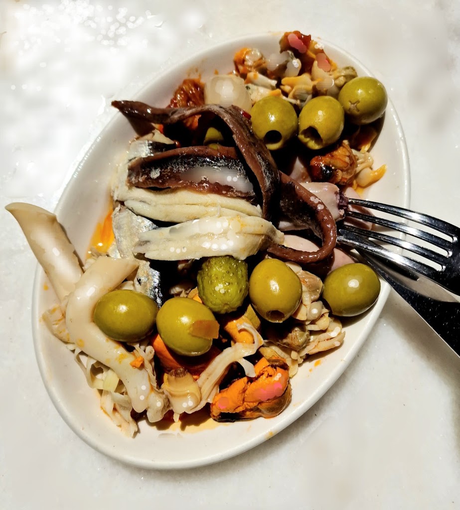 Bar El Barmutet — Comida y bebida