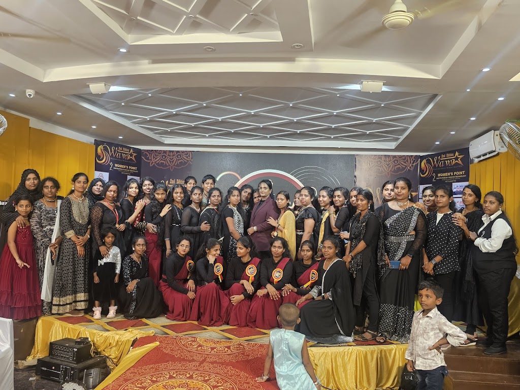 Womens Point Fashion Designer Makeup Academy