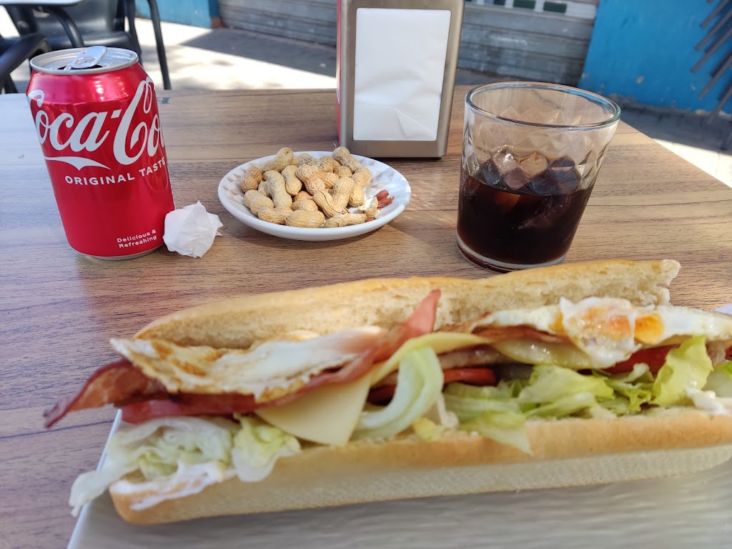 Bar Restaurante Malawi — Comida y bebida