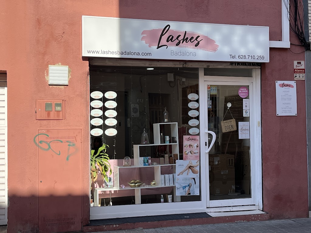 Lashes Badalona — Exterior