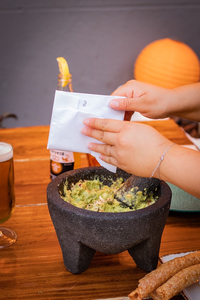 De Pancho a Zapata — Guacamole
