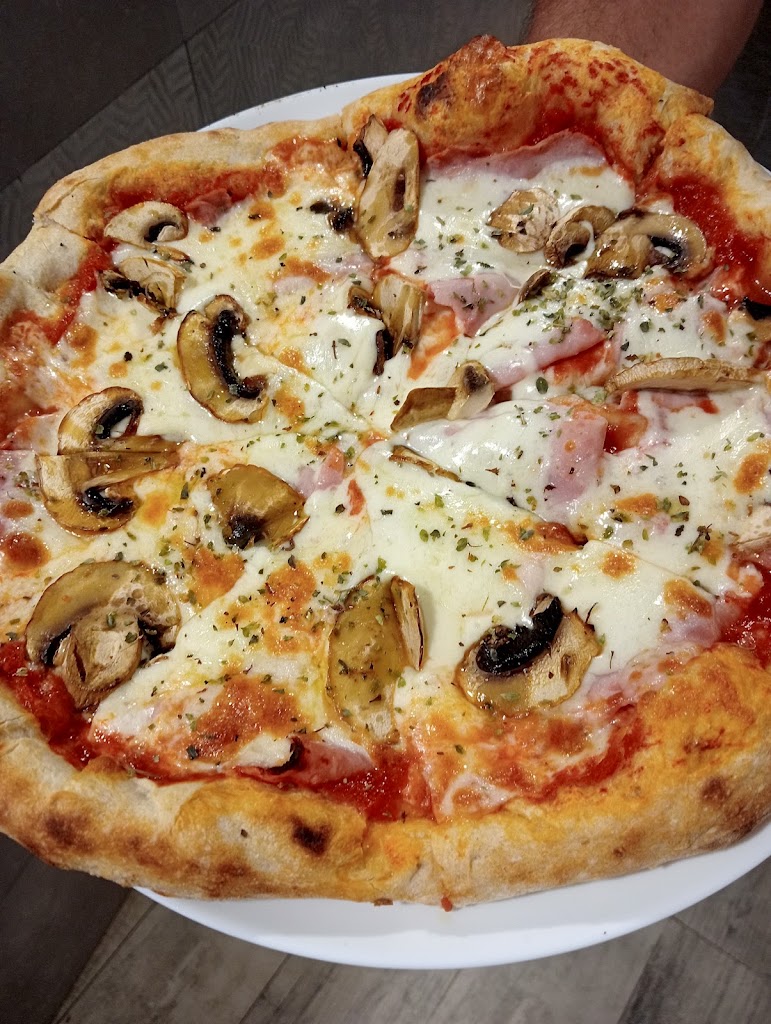 Kevin's Bar/Pizzeria — Comida y bebida