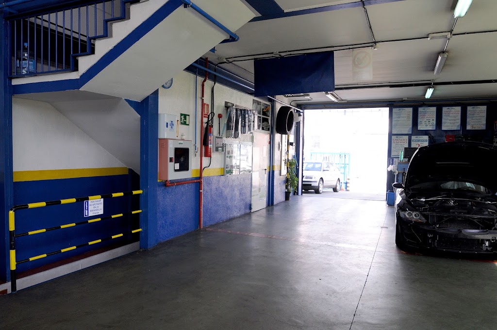 AMC ENGINE | Taller Mecanico Villaviciosa de Odon — Del propietario