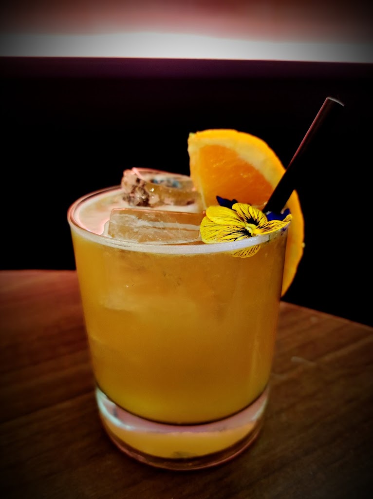 Smash tavern Burger club — Comida y bebida