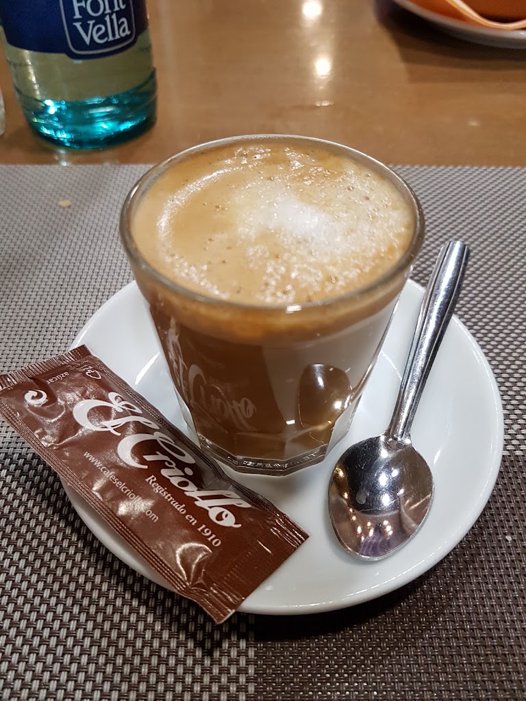 Restaurant El Tast — Comida y bebida