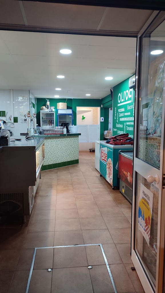Asador y Pizzeria Oliva — Ambiente