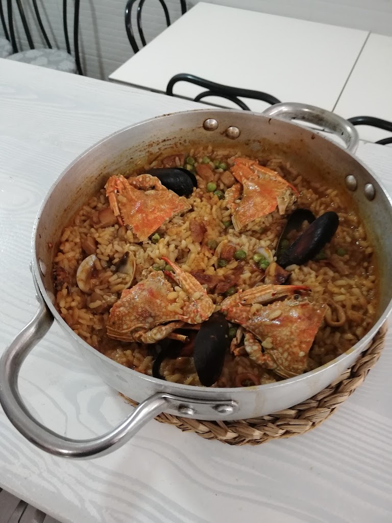 La Finestreta Restaurante — Paella