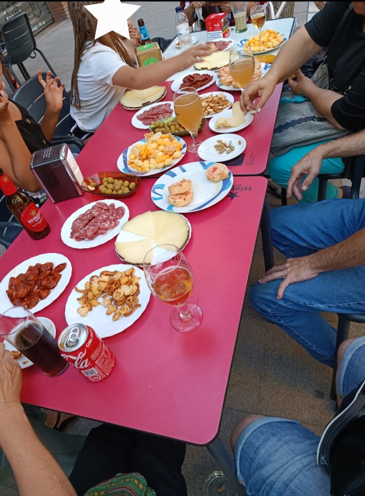 BAR LA FLOR DE MAYO — Comida y bebida