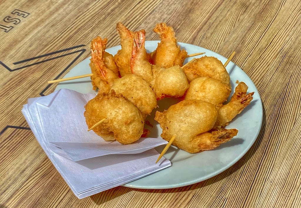 Cafeteria Charela — Comida y bebida