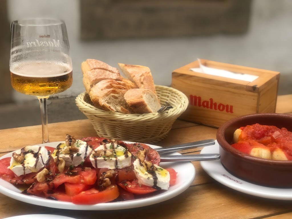 Txomin Taberna — Comida y bebida