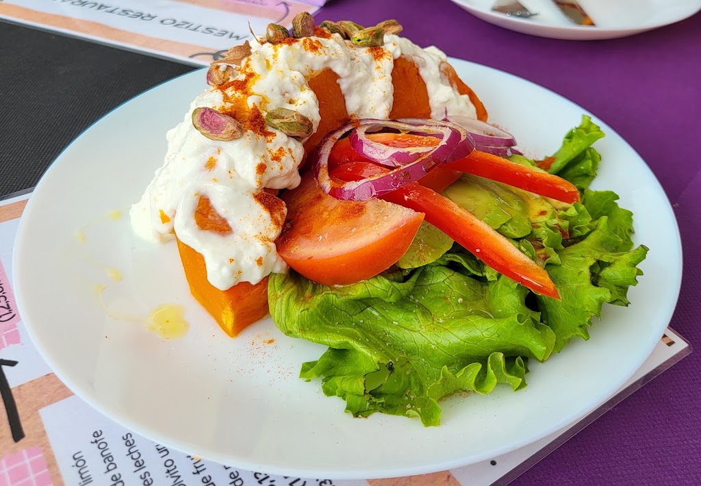 Mestizo Restaurante — Comida y bebida