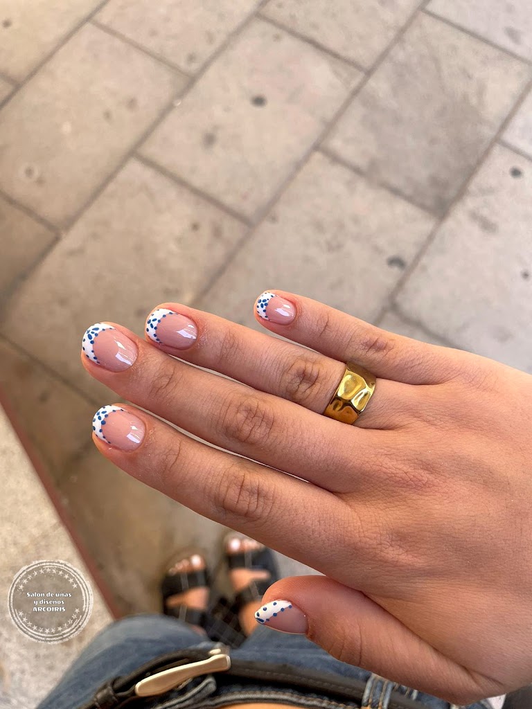 SALON DE UNAS Y DISENOS ARCOIRIS