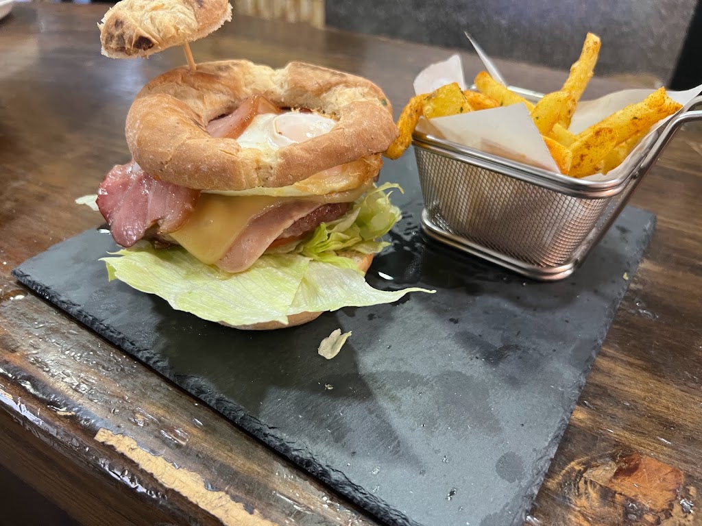 Bar Cafeteria La Isabel — Comida y bebida