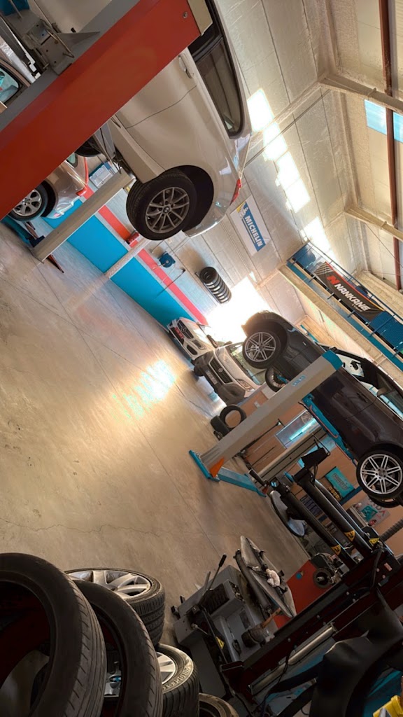 AC Automocion Dos Hermanas — Interior