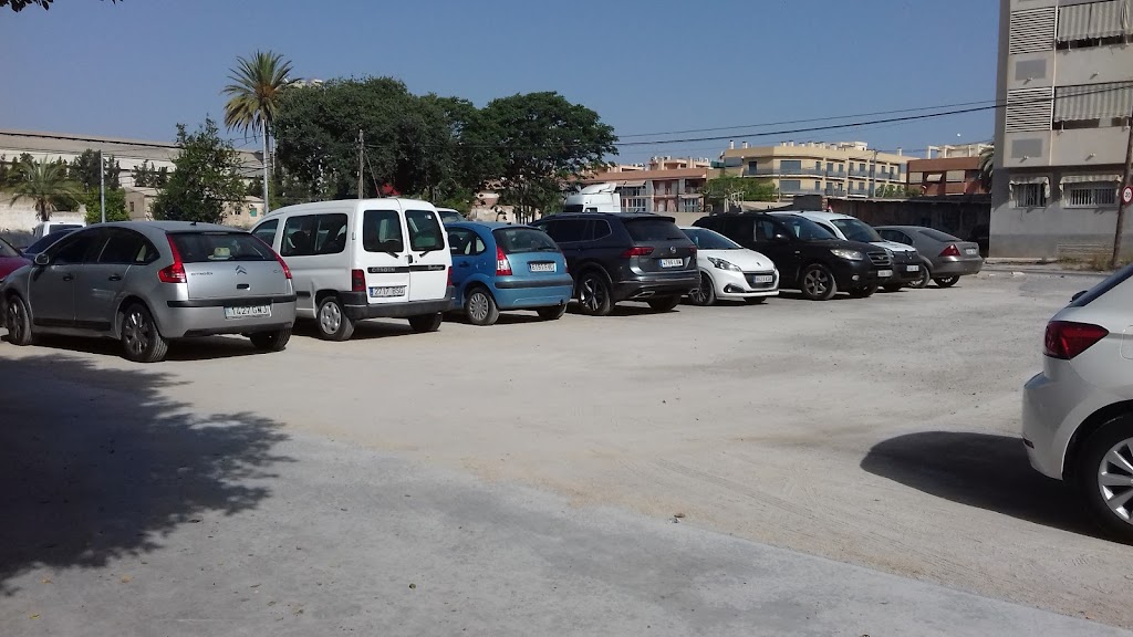 Aparcamiento Publico Sat Nam Descampado