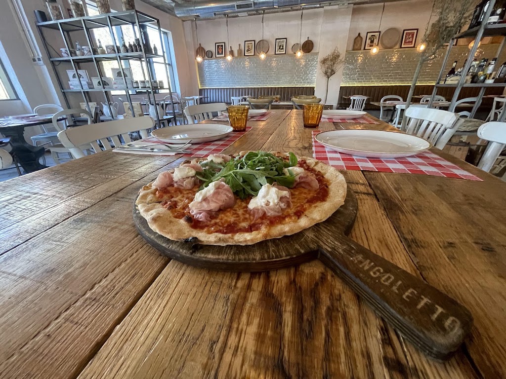 Restaurante L'Angoletto — Comida y bebida