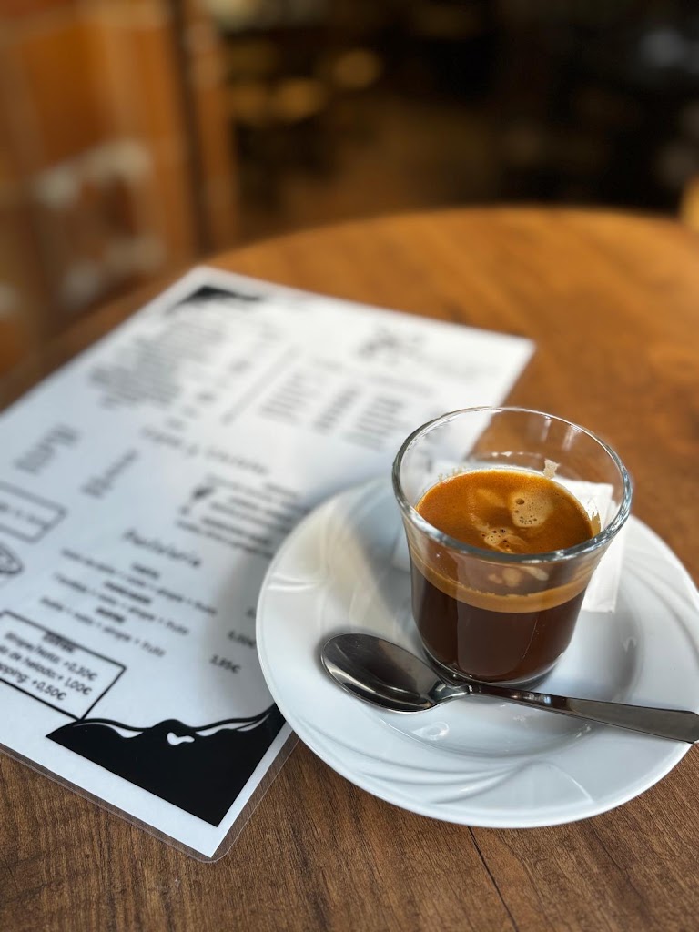 Black Cream — Cafe