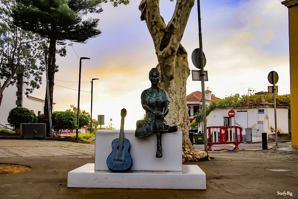 Monumento a los Jovenes del Mundo