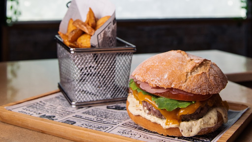 Burger Le Monde — Comida y bebida