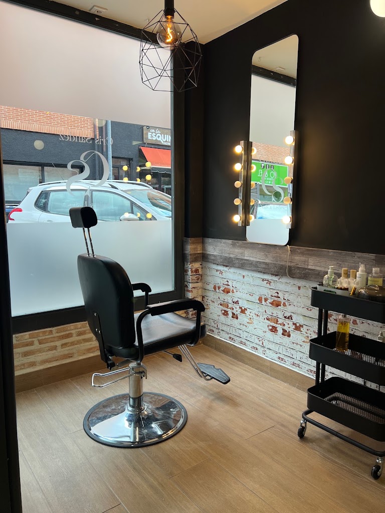 Cris Sandez Nails & Lashes — Interior