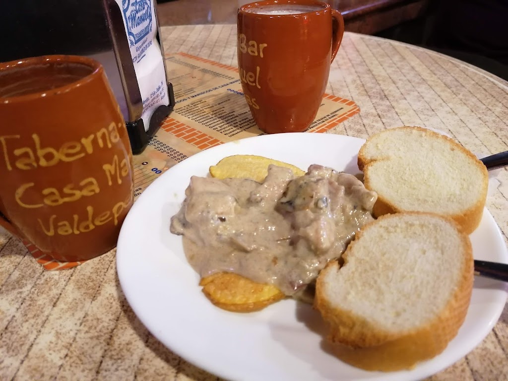 Taberna Bar Casa Manuel — Comida y bebida