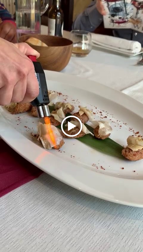 Genui Golf Escorpion Restaurante — Videos