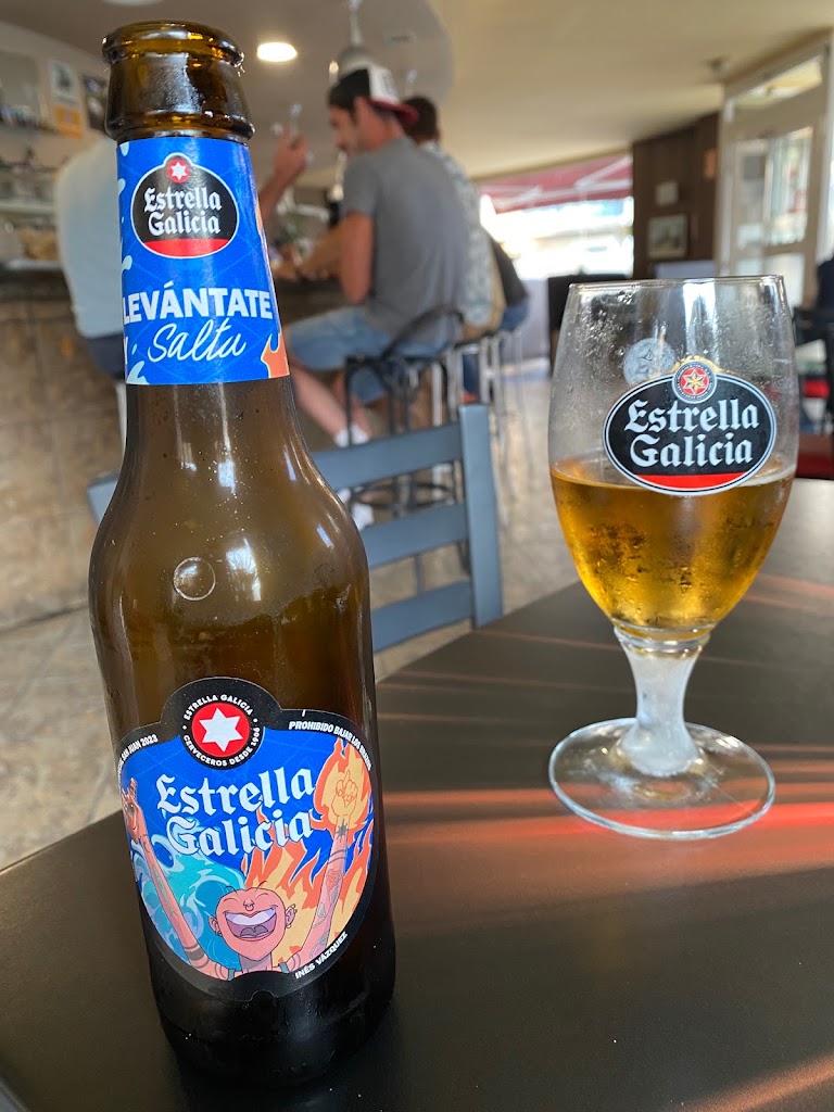 Cerveceria A Redonda — Comida y bebida