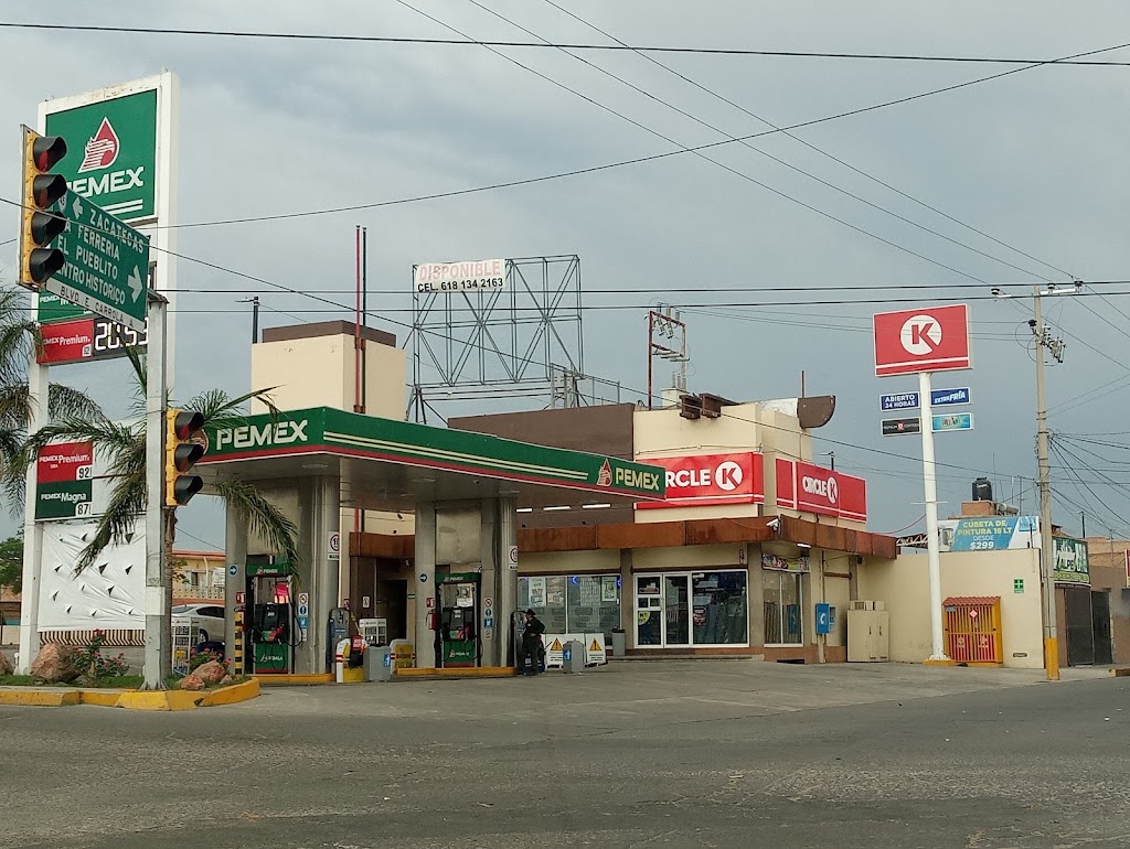 Gasolinera Pemex — Exterior