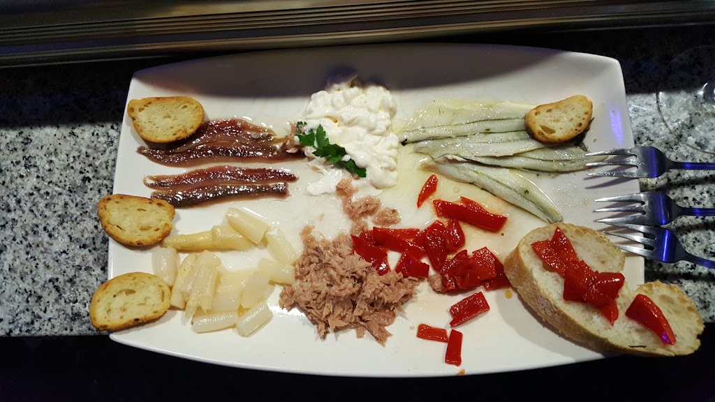 Cafeteria La Estacion — Comida y bebida
