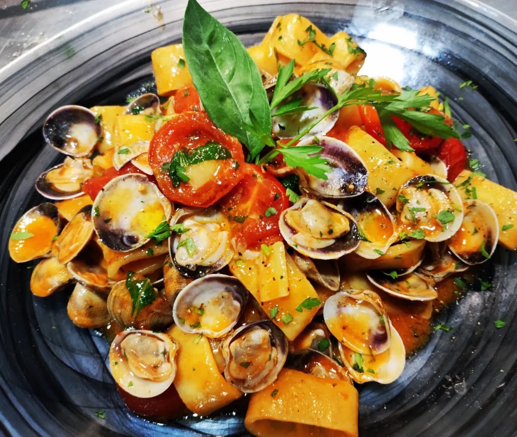 Punto&Pasta trattoria — Comida y bebida