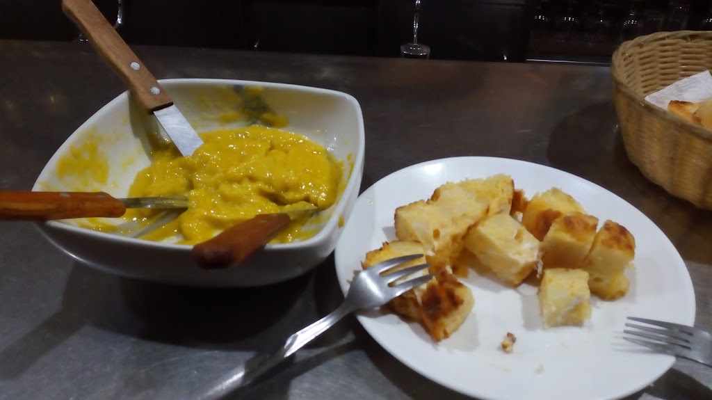 Bar - Cafeteria Seyma — Comida y bebida