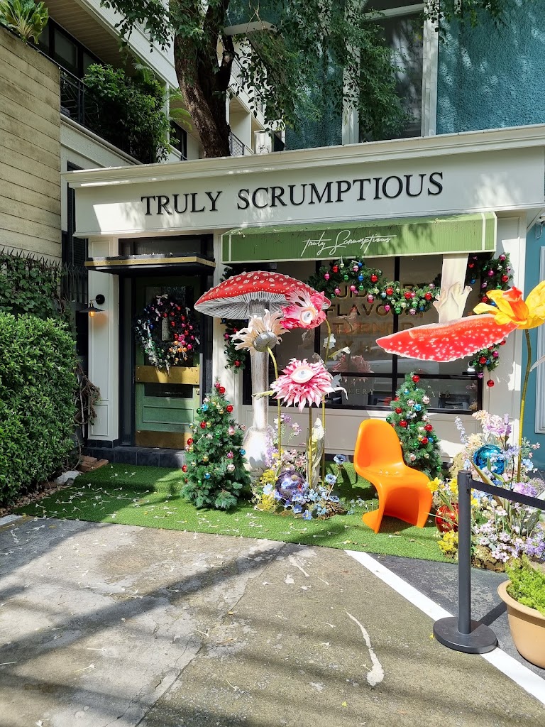 Truly Scrumptious (ทรูลี่ สครัมเชียส)의 사진