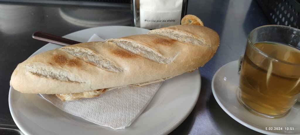 Bar Cafeteria Ohana — Comida y bebida