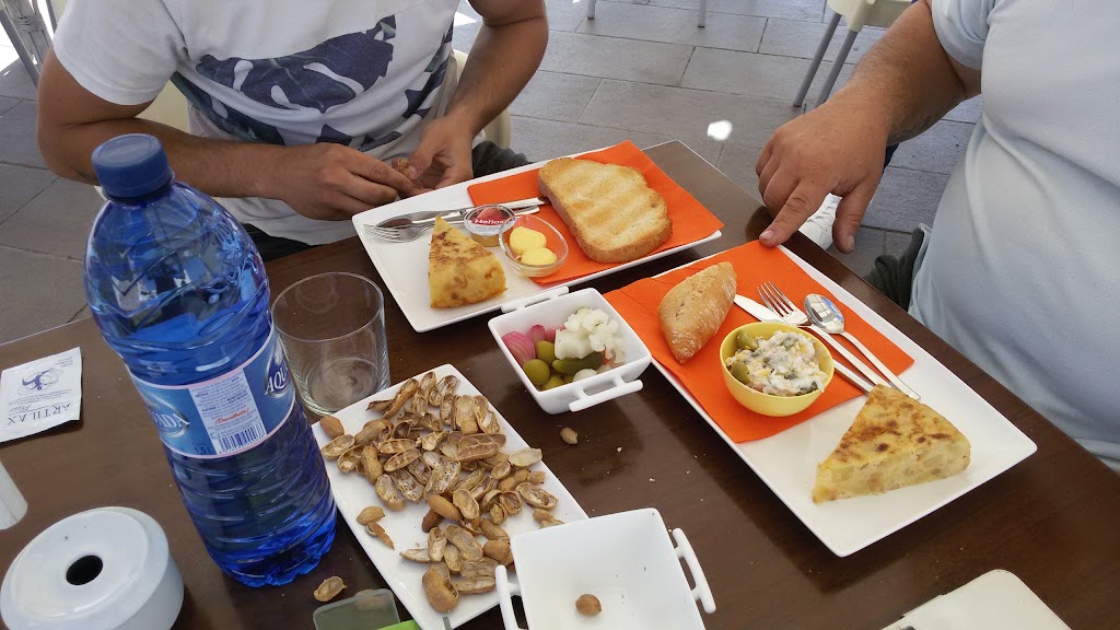 Baret Del Bus Javea — Comida y bebida