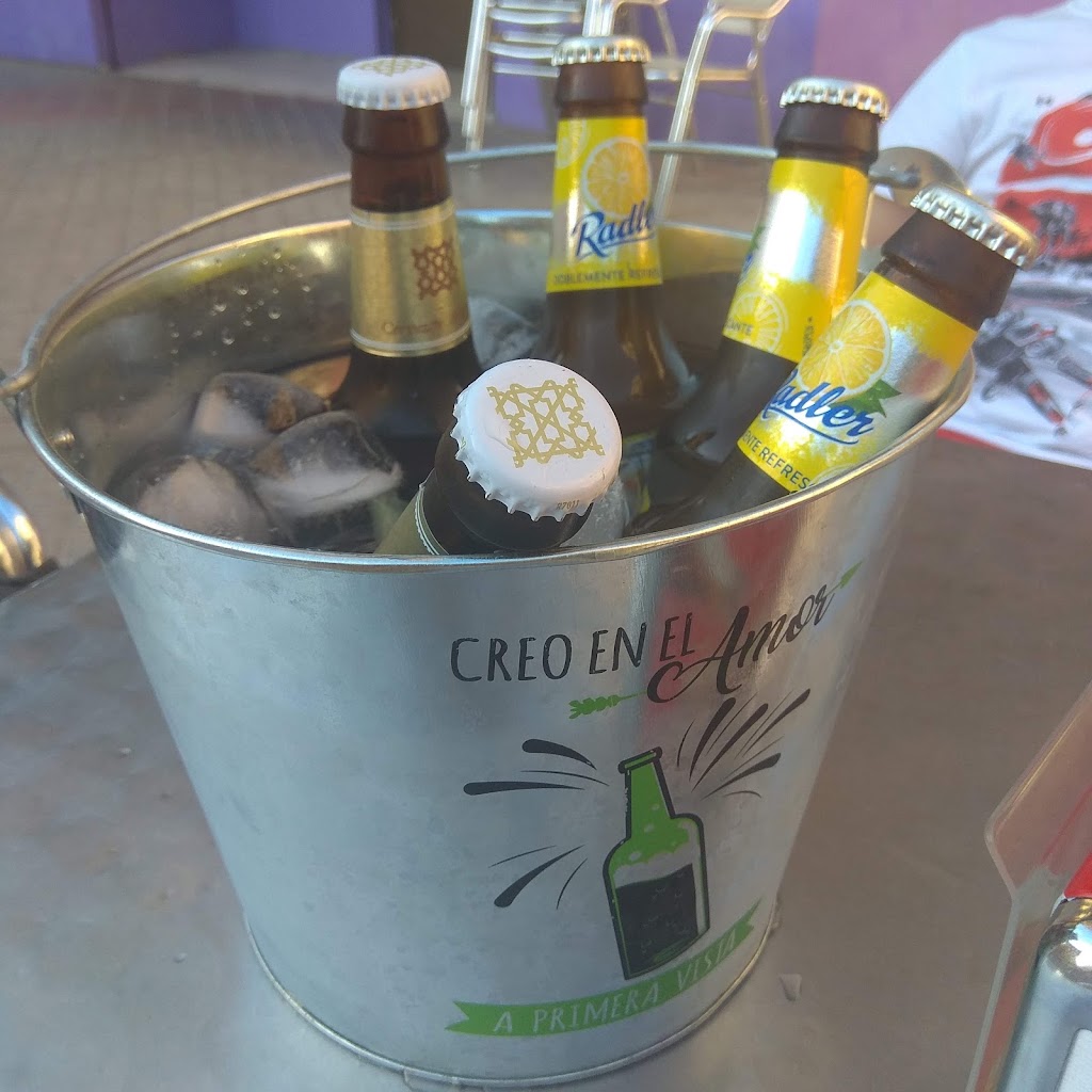 Bar La Cazuela — Comida y bebida