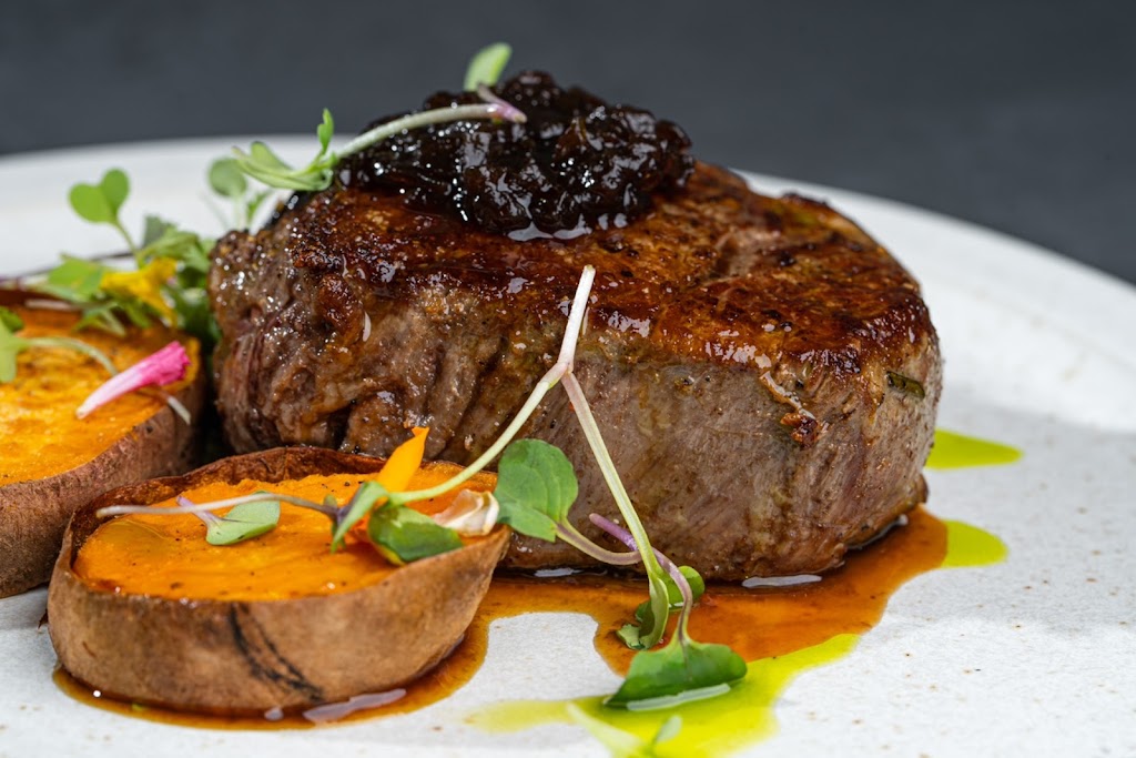 Ikra gastrobar — Comida y bebida