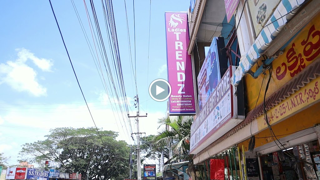 Manasa Makeovers Bridel Studio Training Academy