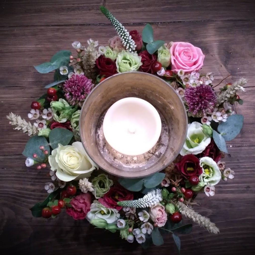 The Robyn's Nest Floral Design