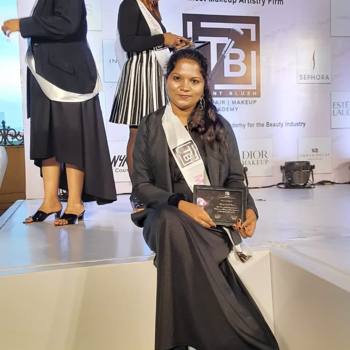 Kaminee Bridal Makeup Artist In Dombivli Beauty Parlour Celebrity Makeup Artist Ladies Beauty Salon Makeup Classes