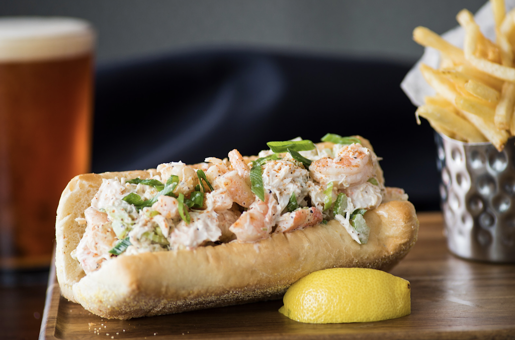  Lake House Grill & Bar