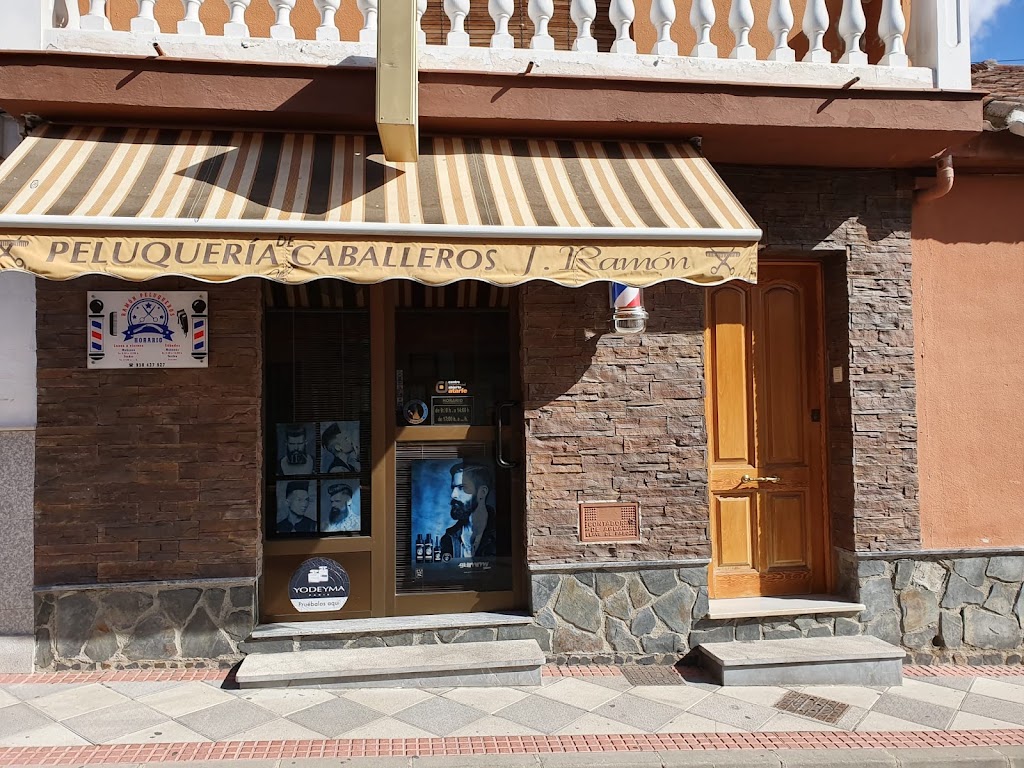 Peluqueria de caballeros J. Ramon — Exterior