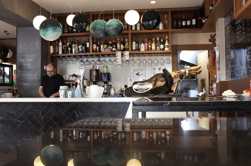 Cafe Bar Seis u 7 — Ambiente
